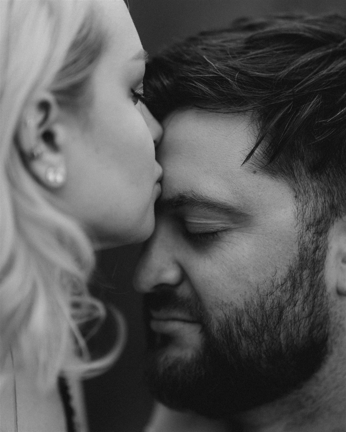 Forehead kiss, black and white
